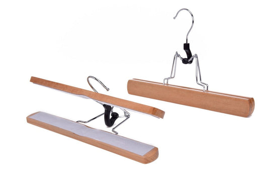 Umeraș pentru pantaloni FlikFlak din lemn natur cu elemente metalice - ideal pentru pantaloni și fuste - HUMERO